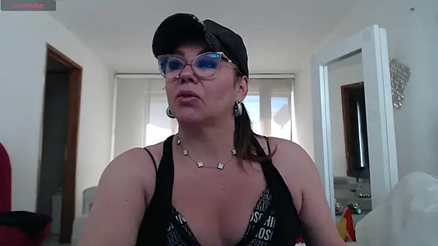 Myrnasexxx online show from May 9, 3:17 pm