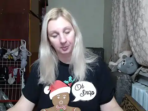 Snapshot of BustyBlond chatting on December 24, 4:19 pm BustyBlond online show from December 24, 4:19 pm