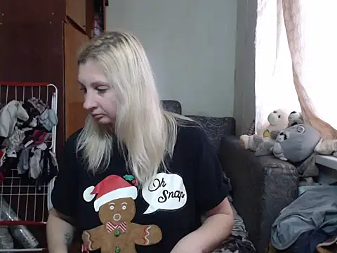 Snapshot of BustyBlond chatting on January 2, 1:08 pm BustyBlond online show from January 2, 1:08 pm