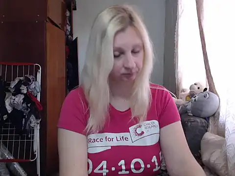 Snapshot of BustyBlond chatting on January 5, 9:48 am BustyBlond online show from January 5, 9:48 am