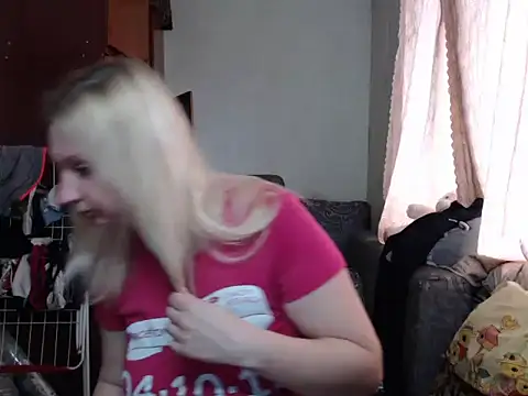 Snapshot of BustyBlond chatting on January 10, 8:07 am BustyBlond online show from January 10, 8:07 am