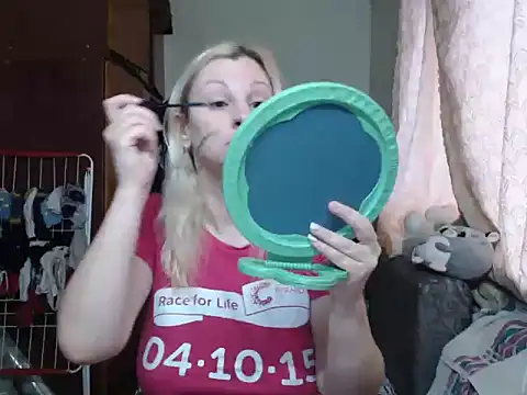 Snapshot of BustyBlond chatting on January 11, 6:35 am BustyBlond online show from January 11, 6:35 am