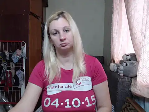Snapshot of BustyBlond chatting on January 13, 12:02 pm BustyBlond online show from January 13, 12:02 pm