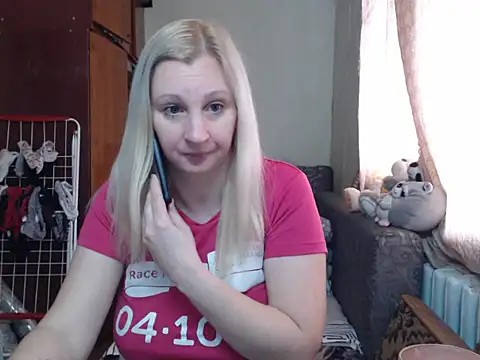 Snapshot of BustyBlond chatting on January 19, 12:39 pm BustyBlond online show from January 19, 12:39 pm