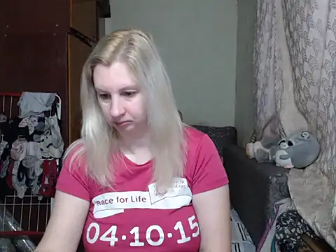 Snapshot of BustyBlond chatting on January 22, 5:37 am BustyBlond online show from January 22, 5:37 am