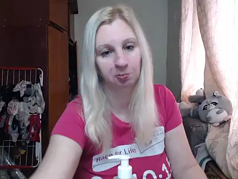 Snapshot of BustyBlond chatting on January 22, 11:01 am BustyBlond online show from January 22, 11:01 am