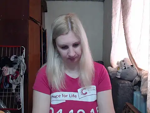 Snapshot of BustyBlond chatting on January 24, 9:39 am BustyBlond online show from January 24, 9:39 am