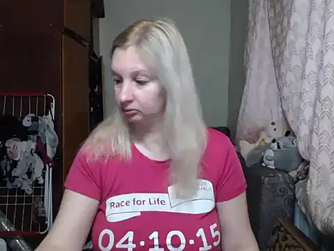 Snapshot of BustyBlond chatting on January 25, 6:01 am BustyBlond online show from January 25, 6:01 am