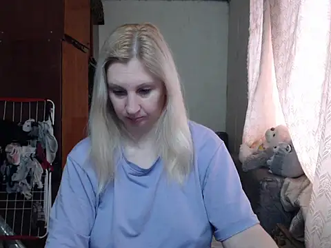 Snapshot of BustyBlond chatting on January 25, 9:15 am BustyBlond online show from January 25, 9:15 am