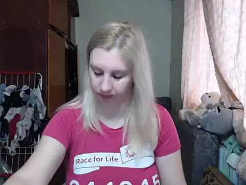 Snapshot of BustyBlond chatting on January 27, 6:30 am BustyBlond online show from January 27, 6:30 am