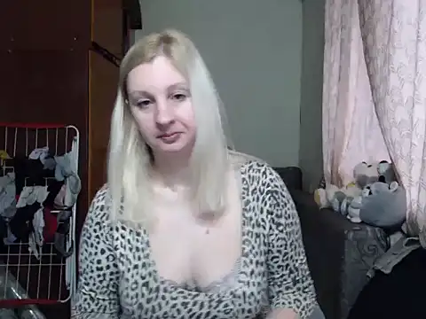 Snapshot of BustyBlond chatting on January 31, 6:02 am BustyBlond online show from January 31, 6:02 am