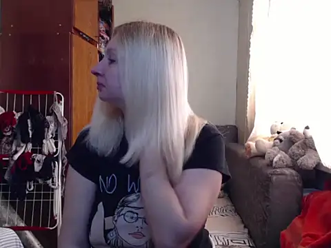 Snapshot of BustyBlond chatting on February 28, 5:26 am BustyBlond online show from February 28, 5:26 am
