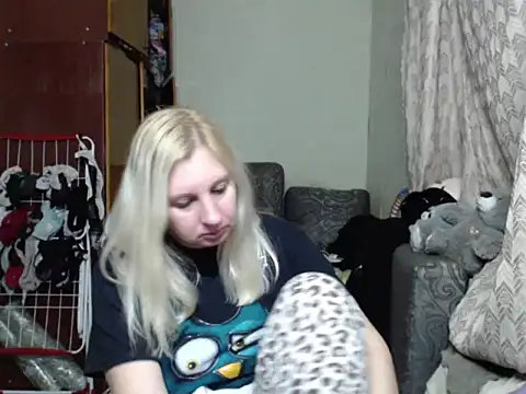 Snapshot of BustyBlond chatting on March 11, 6:10 am BustyBlond online show from March 11, 6:10 am