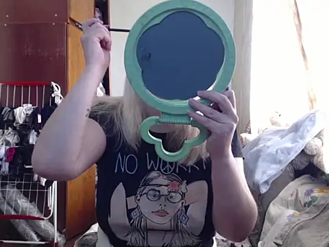 Snapshot of BustyBlond chatting on March 19, 5:41 am BustyBlond online show from March 19, 5:41 am