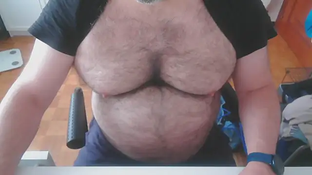Snapshot of mikeyhotbear chatting on May 25, 5:46 am mikeyhotbear online show from May 25, 5:46 am