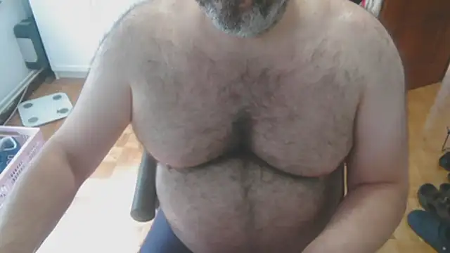 Snapshot of mikeyhotbear chatting on June 1, 3:47 pm mikeyhotbear online show from June 1, 3:47 pm