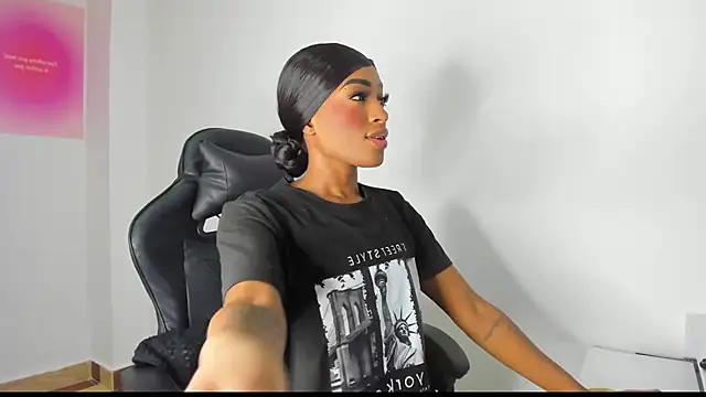 Emattaylor online show from February 8, 11:12 am