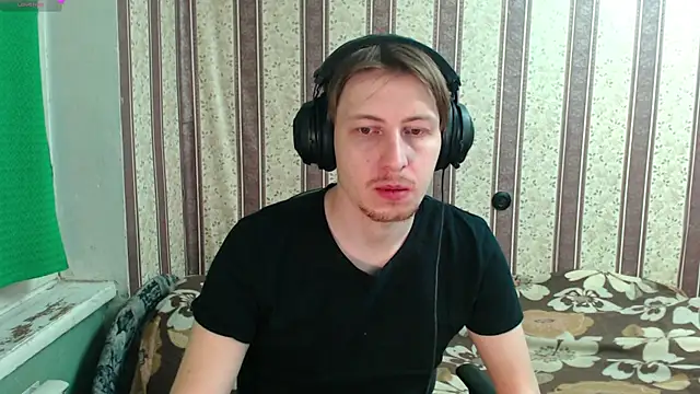 darienlarge online show from November 30, 4:05 am