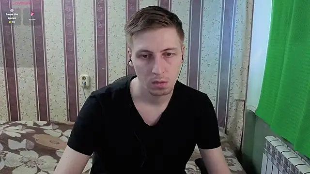 Snapshot of darienlarge chatting on June 8, 3:45 pm darienlarge online show from June 8, 3:45 pm
