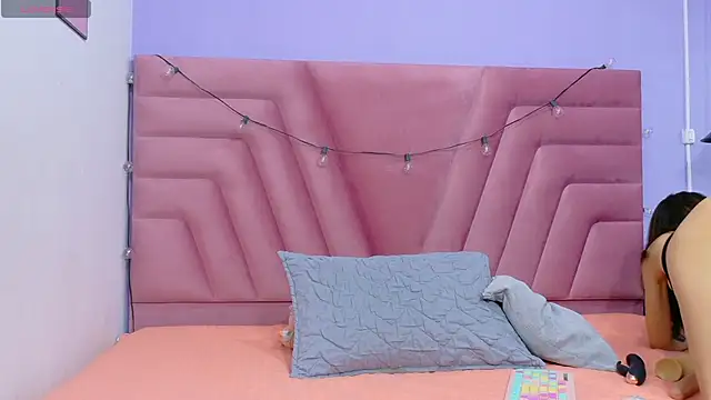 skinnyandcute online show from October 6, 8:06 pm