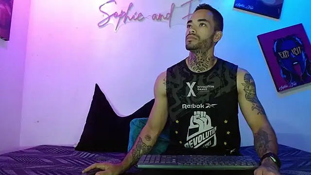 SophieFoxx17 online show from July 27, 12:01 pm