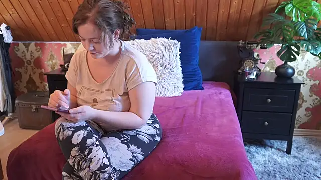 Snapshot of TessaWinter chatting on April 15, 2:35 pm TessaWinter online show from April 15, 2:35 pm