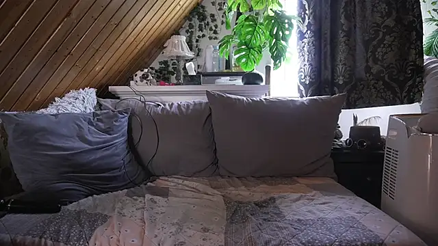 TessaWinter online show from July 17, 3:07 pm
