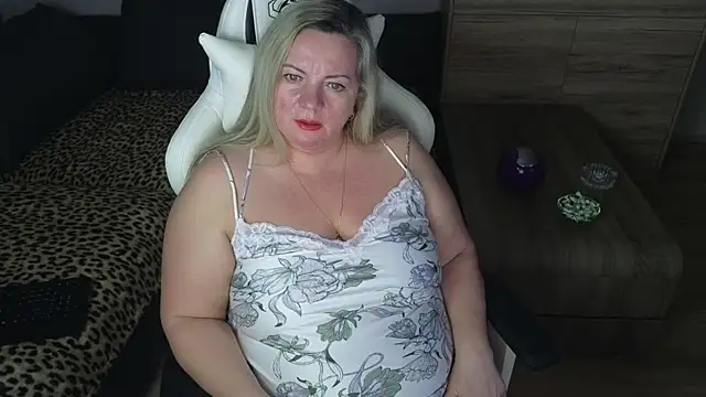 Snapshot of MolligSpielle chatting on January 10, 1:32 am MolligSpielle online show from January 10, 1:32 am