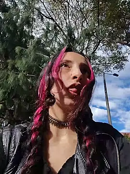  Laary online show from November 25, 9:04 pm