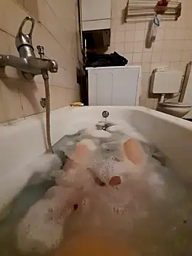 Snapshot of toeloverlive chatting on December 4, 6:17 pm toeloverlive online show from December 4, 6:17 pm