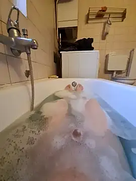 Snapshot of toeloverlive chatting on December 16, 8:09 am toeloverlive online show from December 16, 8:09 am