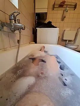 Snapshot of toeloverlive chatting on December 17, 9:39 am toeloverlive online show from December 17, 9:39 am