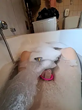 Snapshot of toeloverlive chatting on October 9, 8:23 am toeloverlive online show from October 9, 8:23 am