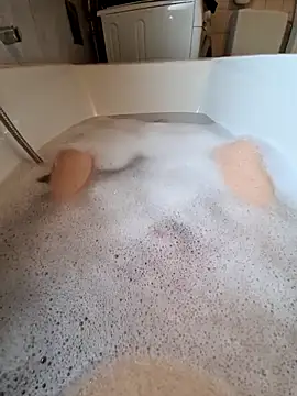 Snapshot of toeloverlive chatting on October 22, 8:47 am toeloverlive online show from October 22, 8:47 am