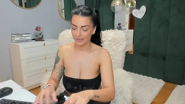 ElisaBaxter online show from November 11, 4:01 am