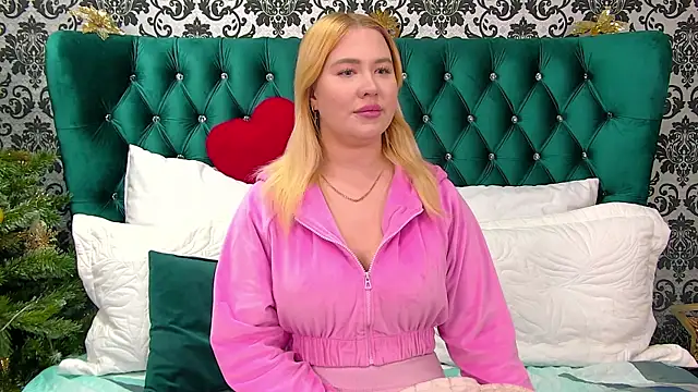 LunaHouston online show from December 14, 4:12 pm