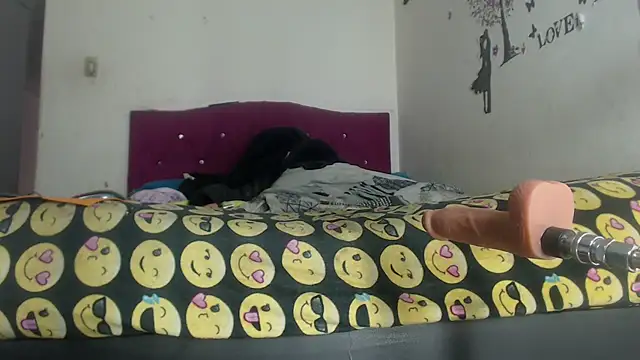 Snapshot of Devill_x chatting on October 1, 1:28 pm Devill x online show from October 1, 1:28 pm