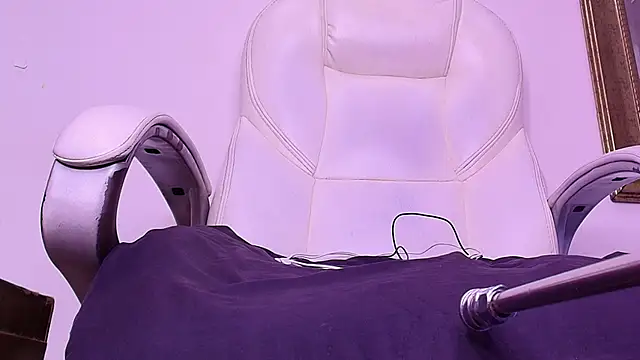 Snapshot of britanyy_ chatting on February 19, 3:06 am britanyy online show from February 19, 3:06 am