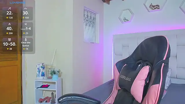 Snapshot of shanakendall chatting on October 27, 2:21 pm shanakendall online show from October 27, 2:21 pm