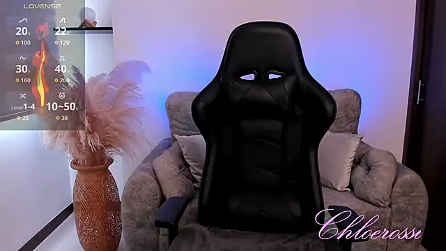 chloerossi online show from November 28, 3:25 pm