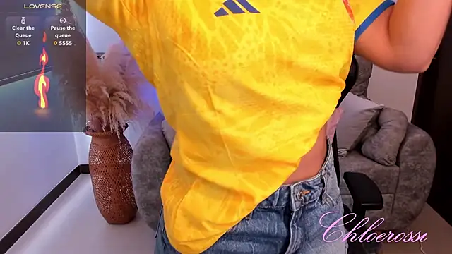 chloerossi online show from July 7, 3:16 pm