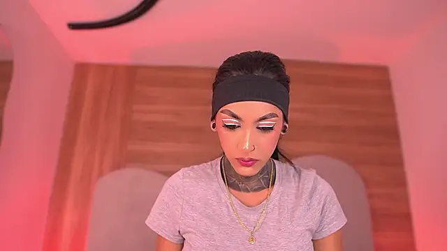 Snapshot of danna_berlin_ chatting on May 5, 7:33 pm danna berlin online show from May 5, 7:33 pm