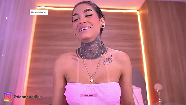 Snapshot of danna_berlin_ chatting on May 23, 7:18 pm danna berlin online show from May 23, 7:18 pm
