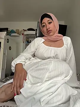 adila anich online show from December 14, 7:46 pm