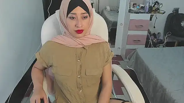 adila anich online show from December 20, 12:08 am