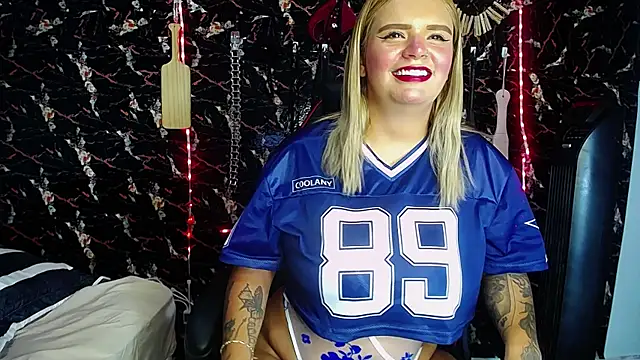 Snapshot of mia_boobs_hot chatting on September 29, 9:30 pm mia boobs hot online show from September 29, 9:30 pm