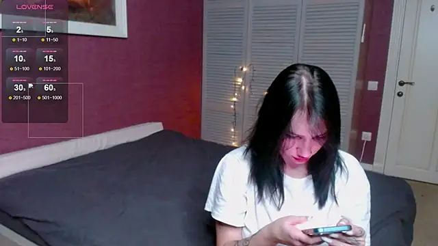 Snapshot of Laura_Key chatting on October 29, 8:32 pm Laura Key online show from October 29, 8:32 pm