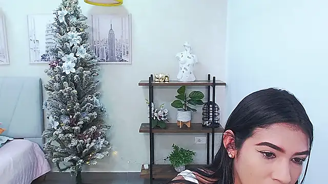 Snapshot of Sassy--Girl chatting on December 9, 6:03 pm Sassy--Girl online show from December 9, 6:03 pm