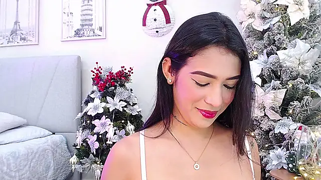 Snapshot of Sassy--Girl chatting on December 27, 7:03 pm Sassy--Girl online show from December 27, 7:03 pm