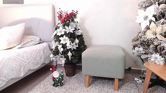 Snapshot of Sassy--Girl chatting on December 31, 5:29 pm Sassy--Girl online show from December 31, 5:29 pm